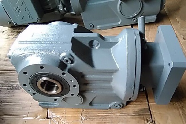 250W伺服電機(jī)減速機(jī)，帶動(dòng)2.5T噸伺服電機(jī)減速機(jī)